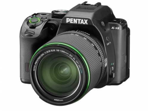 PENTAX K-S2 + 18-135mm Zwart